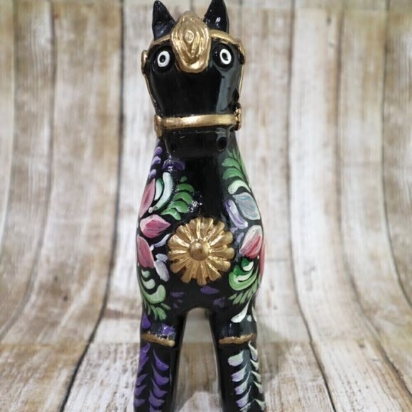 Ceramic Horse Hand Painted Floral Design made in Peru 7.5" Tall - Picture 2 of 6